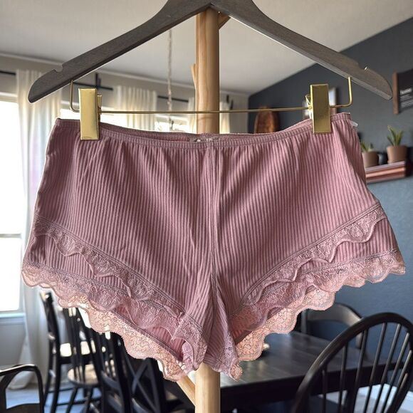 NWOT Free People Classic Twist Shorties Lounging Ribbed Lace Scalloped M Low - Picture 1 of 14